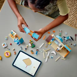 LEGO Friends Dyreklinikk med hest og kjæledyr (42651)* Lego