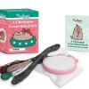 Claire Belton Strikkeoppskrifter^Pusheen: A Christmas Cross-Stitch Kit (Rp Minis)