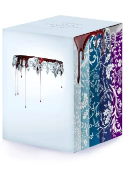 Victoria Aveyard Samlebokser^Red Queen 10th Anniversary Deluxe 5-Book Box Set with Stenciled Edges: Red Queen, Glass Sword, King's Cage, War Storm, Broken Throne