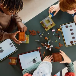 LEGO Minecraft Lego^Røvernes utpost og olmt beist (21278)