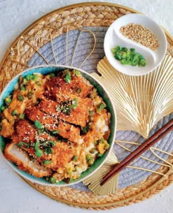 Jessica Yun Kokebøker^The Unofficial Studio Ghibli Cookbook: 50 Delicious Recipes Inspired by Your Favorite Japanese Animated Films