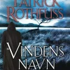 Patrick Rothfuss Bøker På Norsk^Vindens navn: Kongedreperkrøniken: Dag 1 - del 2